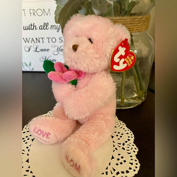 🌸 “LOVE U MOM” RETIRED TY BEANIE BABY BEAR. DATED 2006! MINT WITH MINT TAGS! - Picture 3 of 6